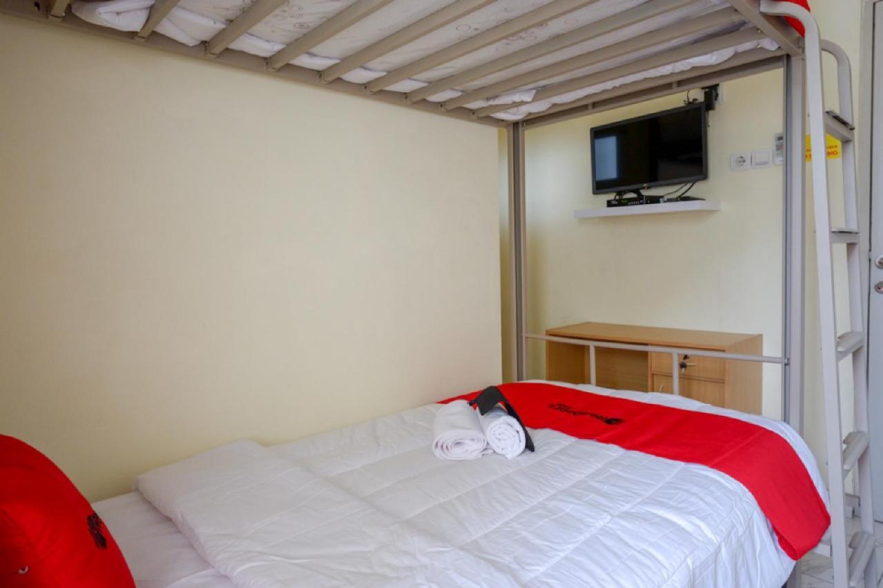 RedDoorz Hostel near Kota Lama Semarang Buitenkant foto