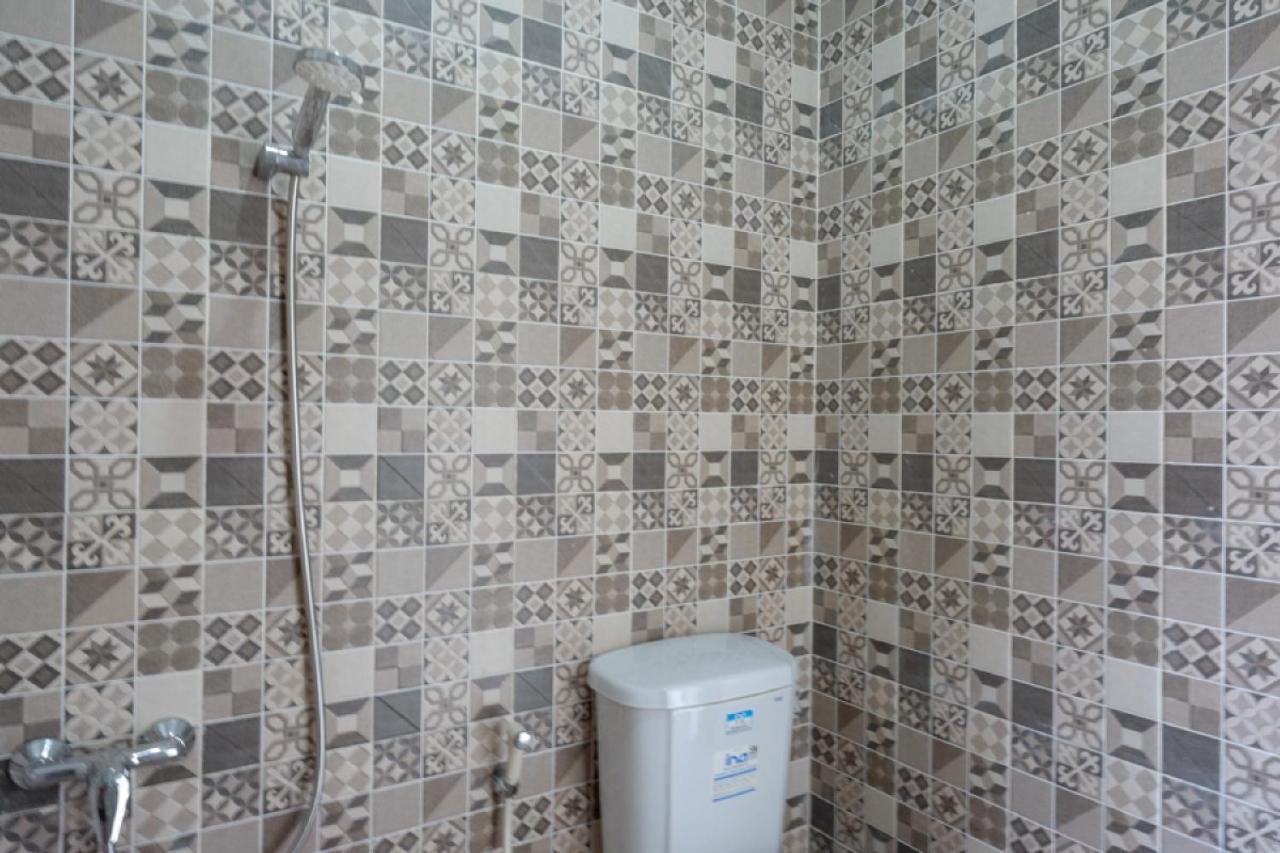 RedDoorz Hostel near Kota Lama Semarang Buitenkant foto